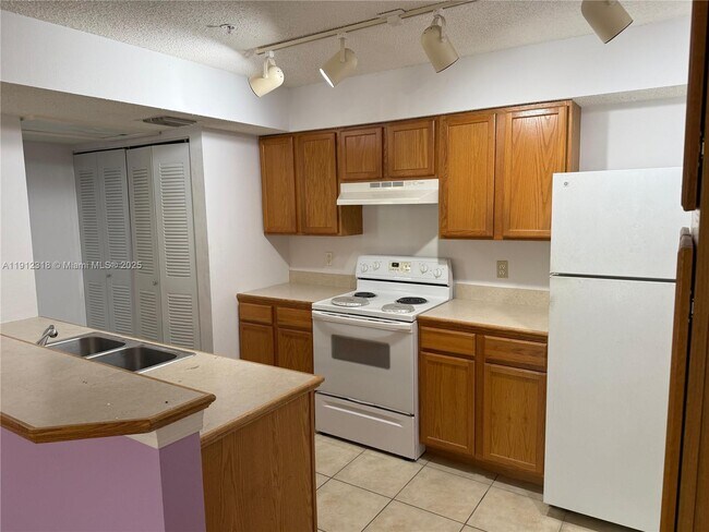 Foto del edificio - 9907 Westwood Dr