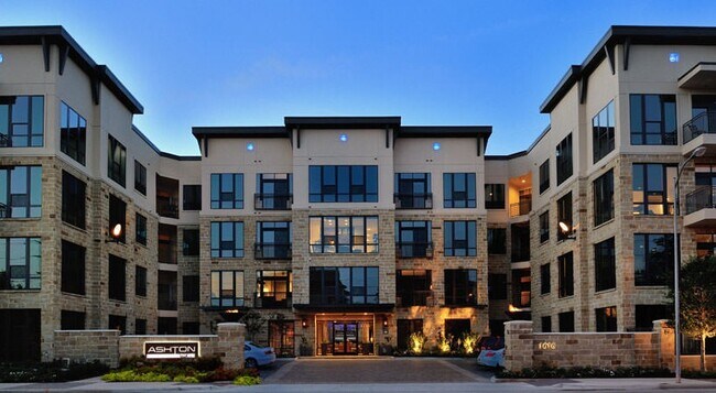 Building Photo - Elegant Living: One Bedroom Apartment Sere...