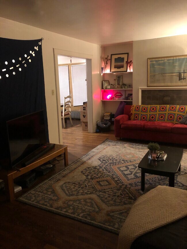 Foto del edificio - 3022 N Farwell Ave