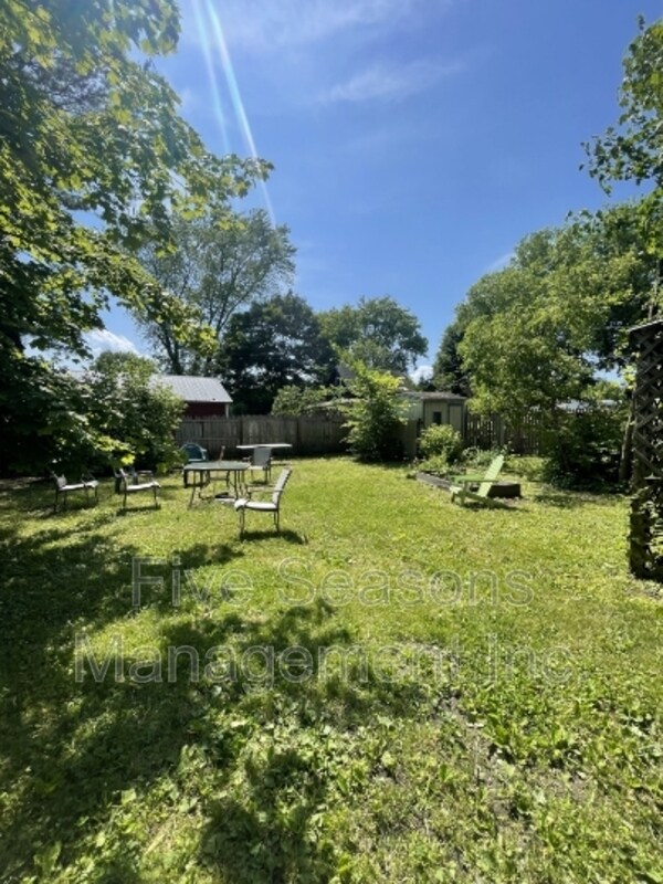 Foto del edificio - 85 Manhattan Dr