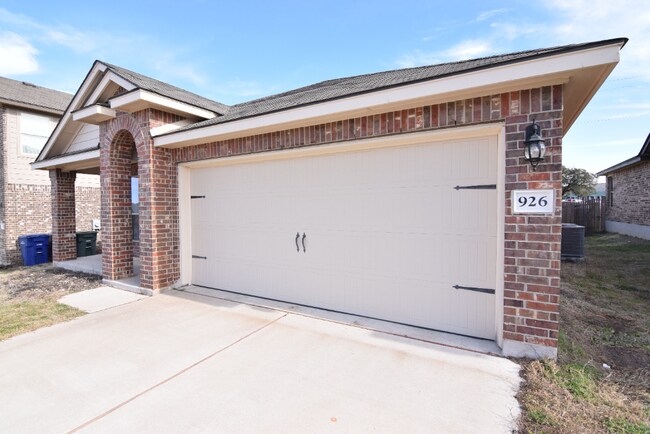 Building Photo - 926 Hobby Rd