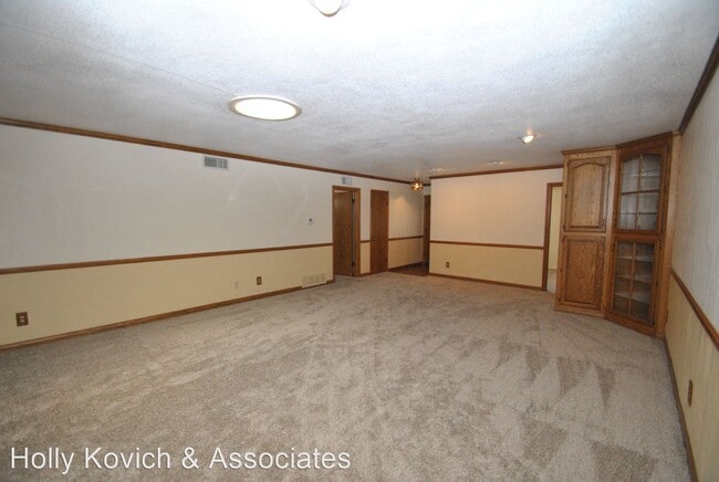 Building Photo - 4 br, 2 bath House - 11628 169th St