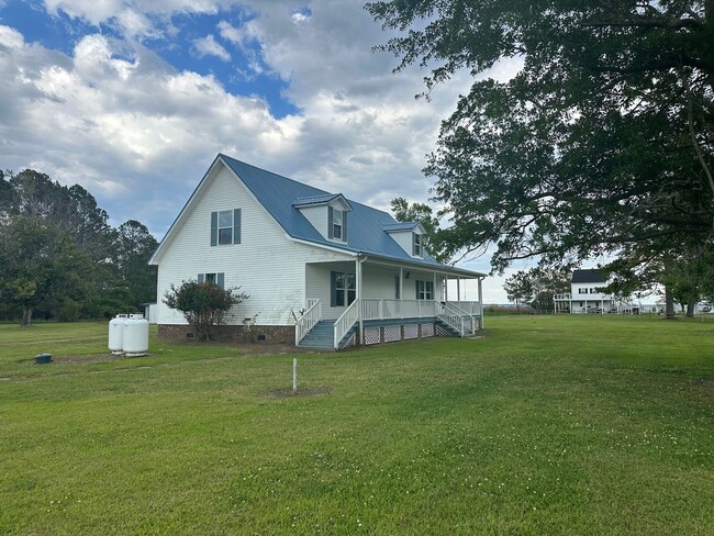 Building Photo - Waterfront Home in Schooner Point