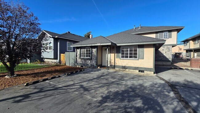 Building Photo - 239 Cheney St