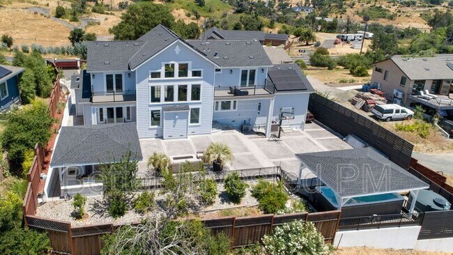 Foto del edificio - 1493 Mark West Springs Rd