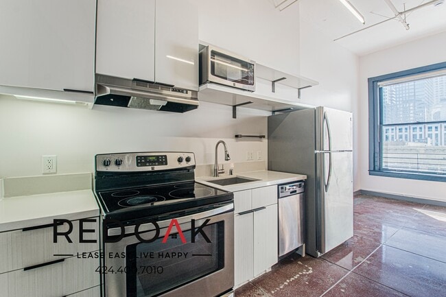 Building Photo - 430 S Broadway