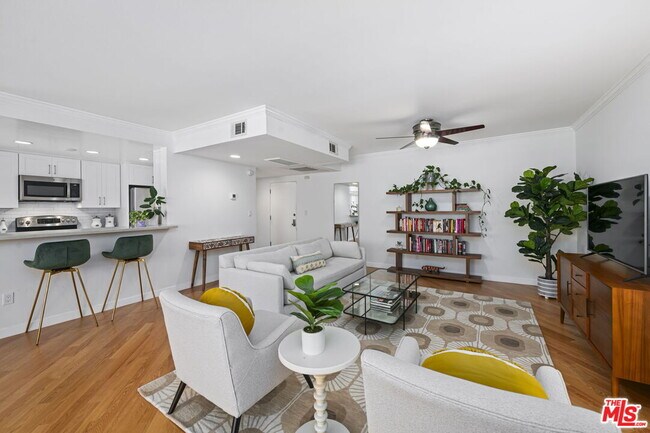 Foto del edificio - 725 S Barrington Ave