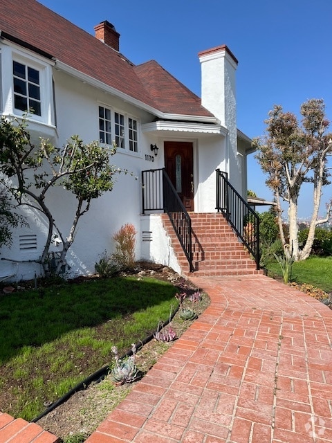 Building Photo - 1170 W Summerland Ave