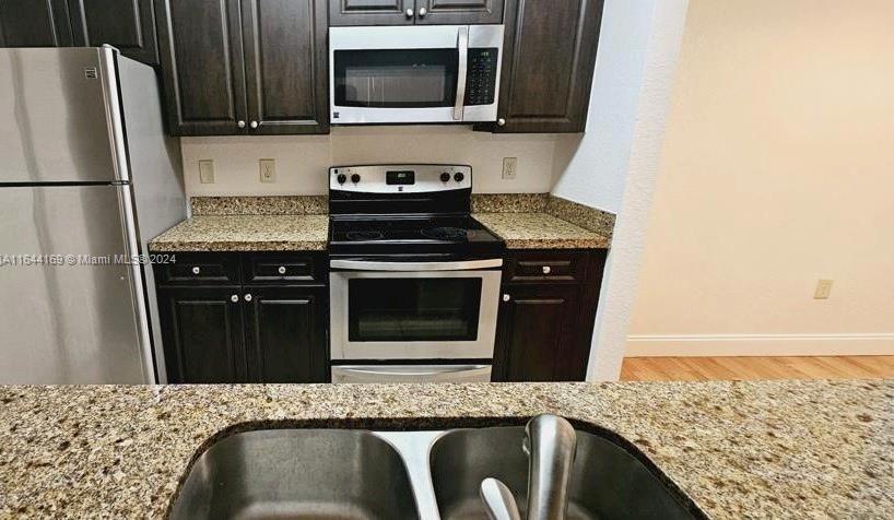 Foto principal - 1715 Village Blvd