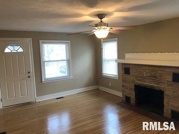 Living Room - 123 Stahl Ave