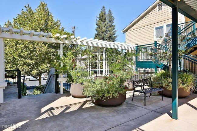 Foto del edificio - 1 br, 1 bath Condo - 1182 Walker Ave