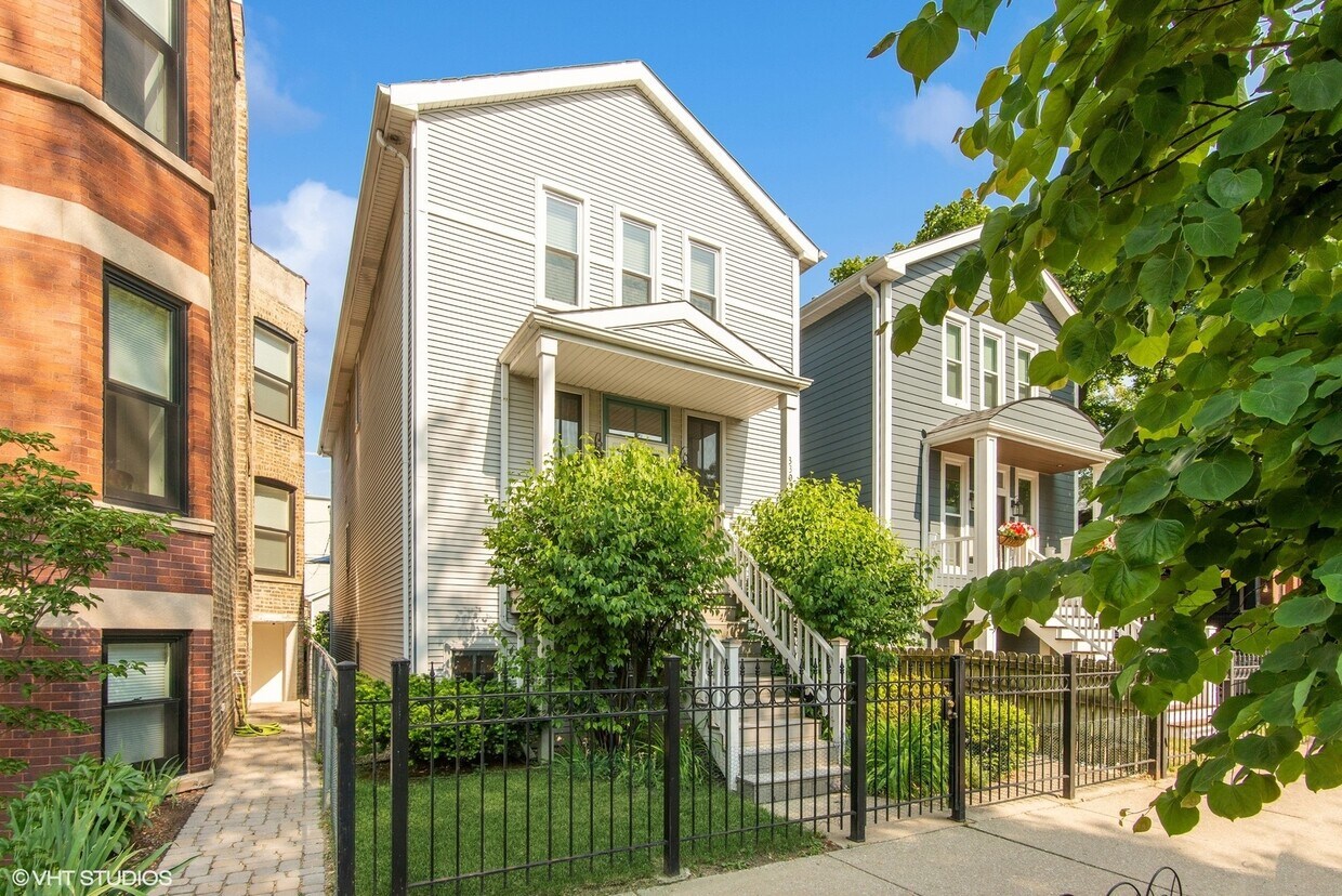 Primary Photo - 3305 N Seeley Ave