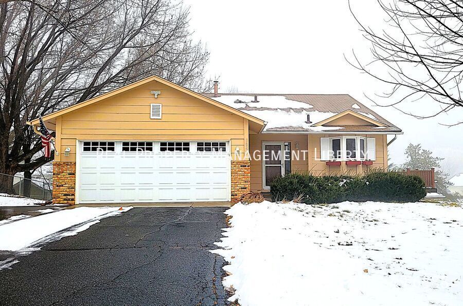 Primary Photo - Stylish 4-Bedroom Home in Lakeville with S...