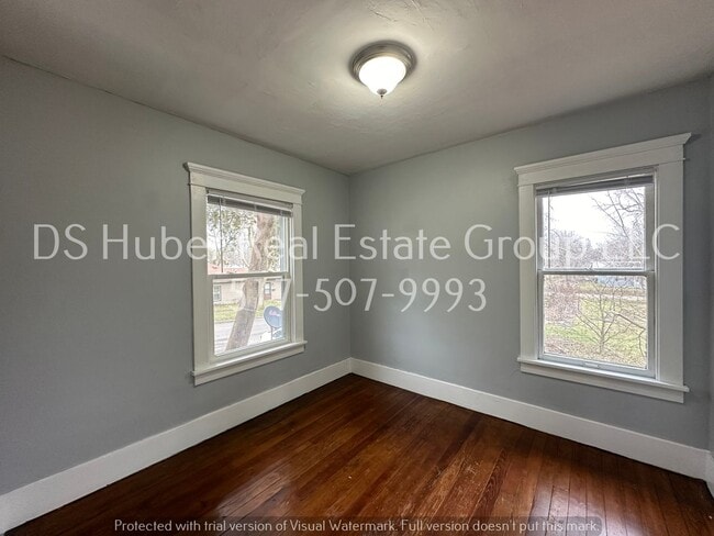 Building Photo - Must see 3 bdrm, 1 bath with gorgeous hard...