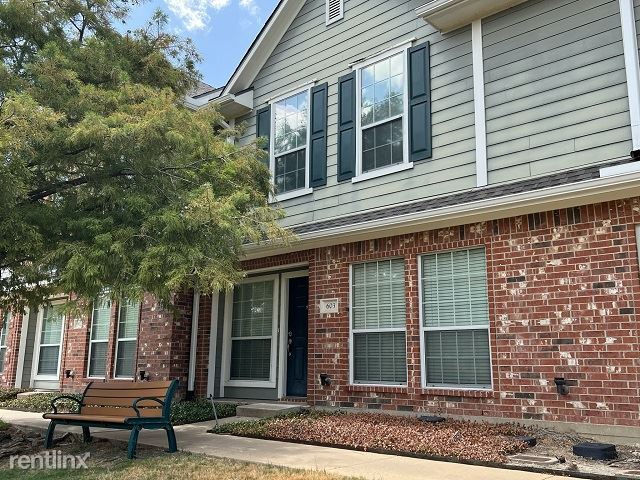 Primary Photo - 4 br, 4 bath Condo - 1001 Krenek Tap Rd Ap...