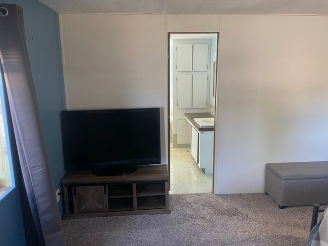 Building Photo - 255 Haylen Dr
