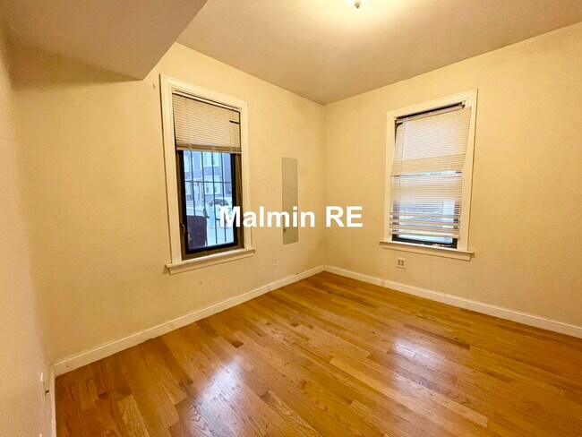 Foto del edificio - 1568 Tremont St