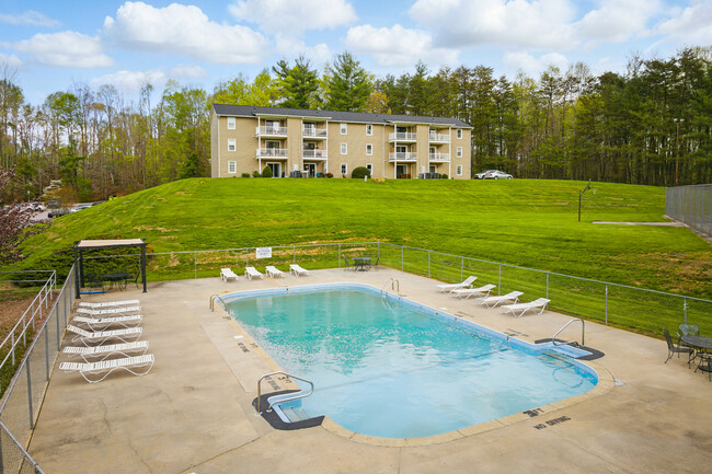Building Photo - Woodfield Oaks Apartments