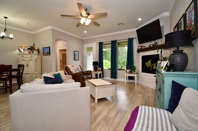 Building Photo - 4 Bed, 2 Bath Home in Ruston!