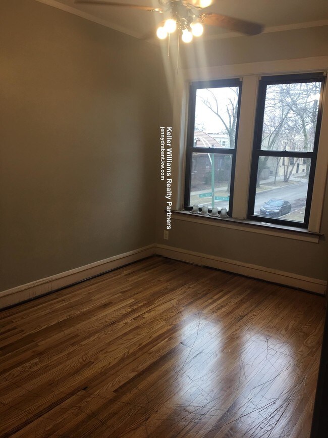 Building Photo - 5654 N Rockwell St