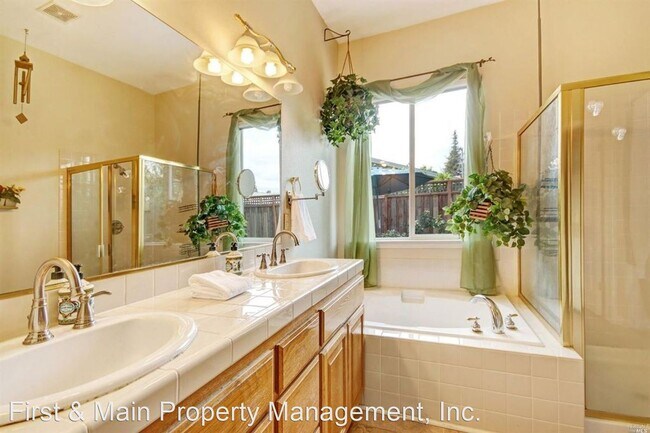Building Photo - 4 br, 2.5 bath House - 4283 Kingsford Drive
