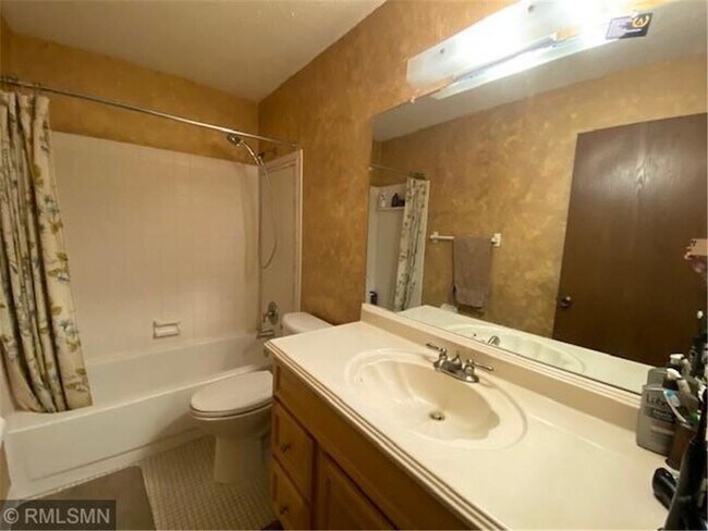 Foto del edificio - 1700 Four Oaks Rd