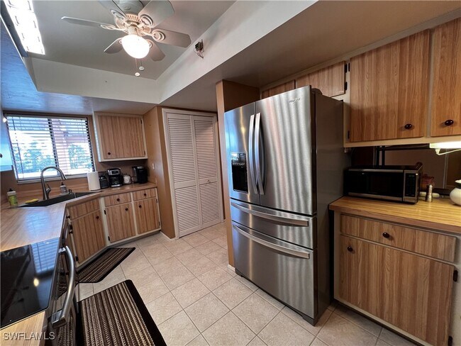 Foto del edificio - 1202 Cape Coral Pkwy W