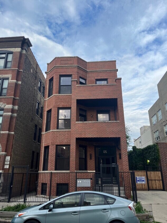 Primary Photo - 1215 N Wolcott Ave