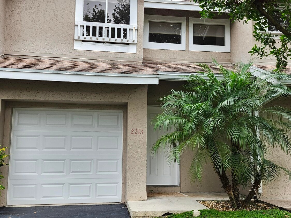 2213 Discovery Cir W, Deerfield Beach, FL 33442 Townhome Rentals in