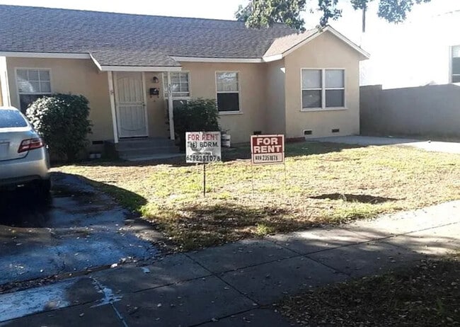 Building Photo - 5837 Oak Ave