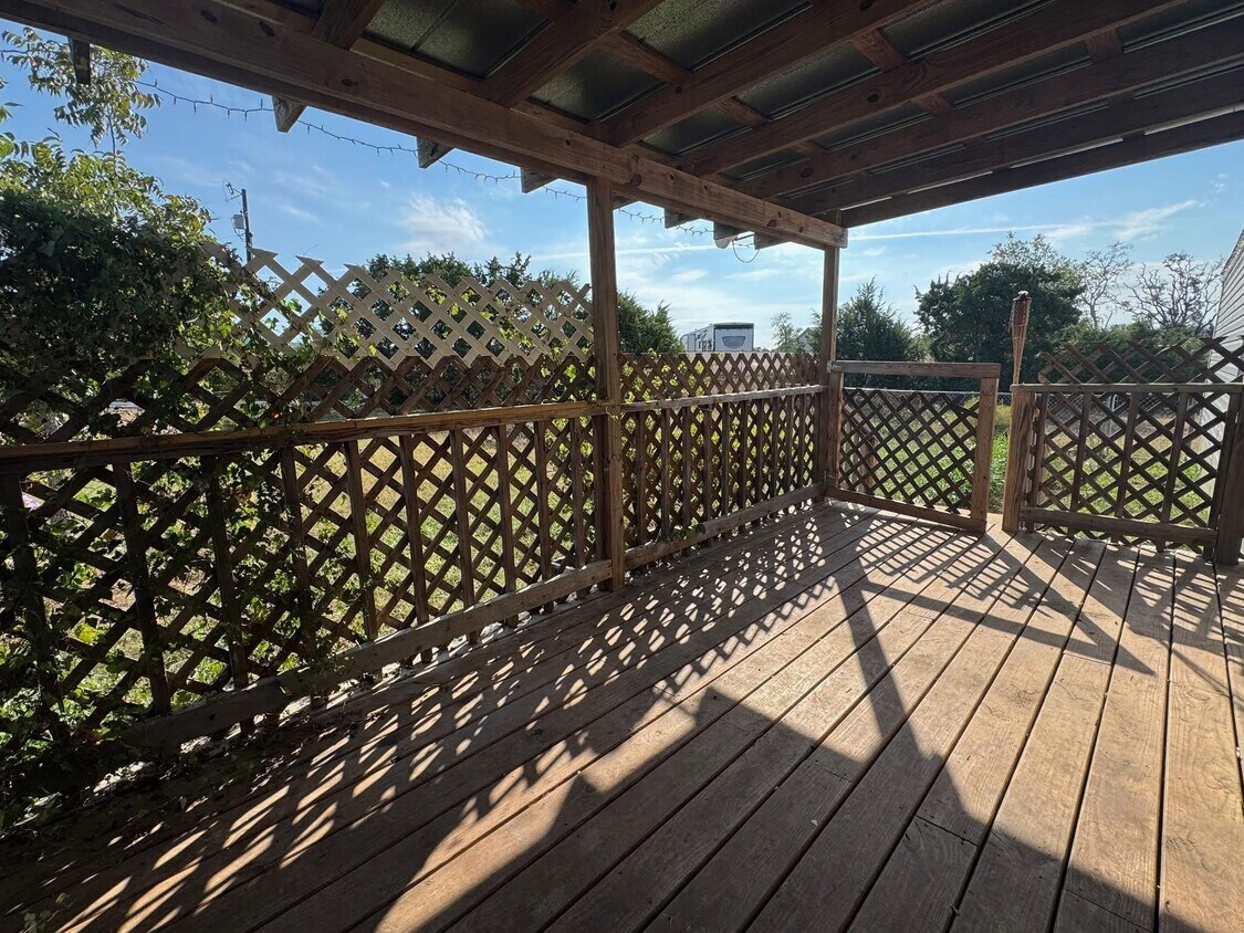 Foto del edificio - 6150 State Hwy 16 S