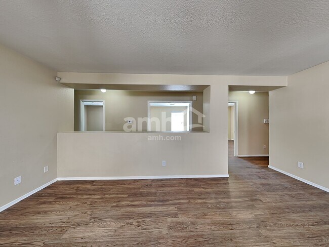 Foto del edificio - 5895 E Tercel Dr