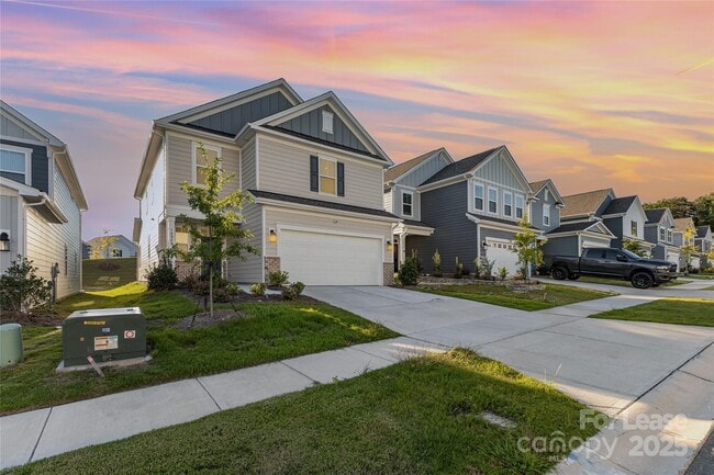 Building Photo - 14040 Lake Home Ln