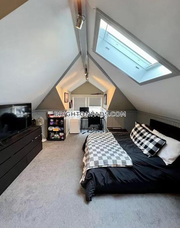 Building Photo - 33 Lane Park