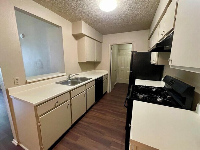 Building Photo - 2044 Redwing Way