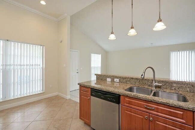 Building Photo - 1701 SW 85th Ave