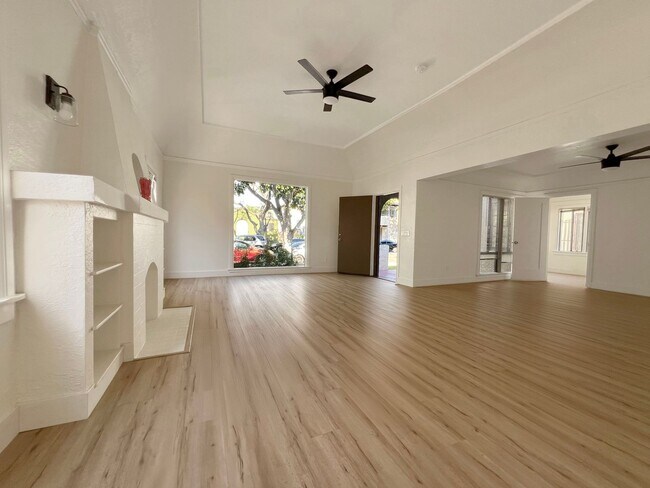 Building Photo - LB2527