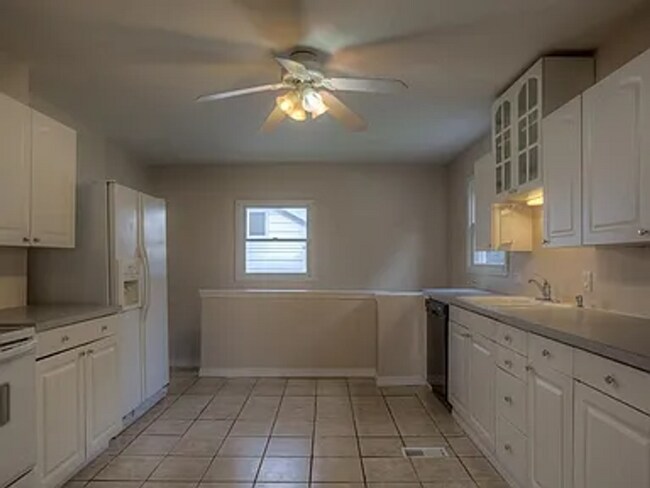 Foto del edificio - 6843 Leavenworth St