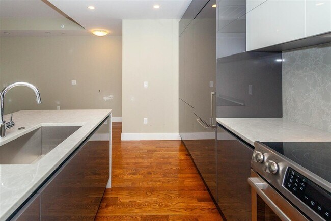 Foto del edificio - 906 E 2nd St