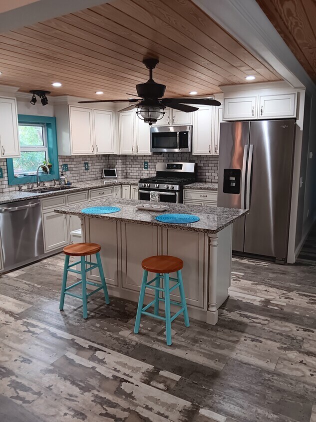 Primary Photo - 920 S Silver Cir