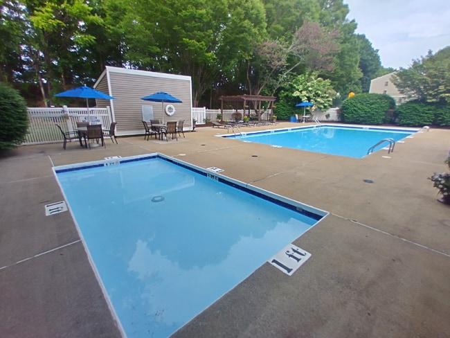 Building Photo - 600 Reusens Rd