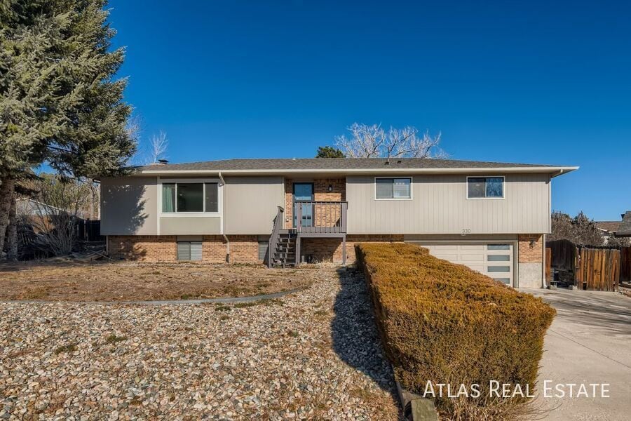 Foto principal - 330 E Rockrimmon Blvd