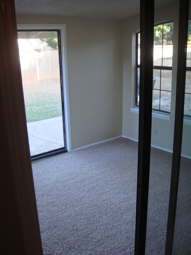 Building Photo - PRICE DROP AND REDUCED DEPOSIT! Pre-Leasin...
