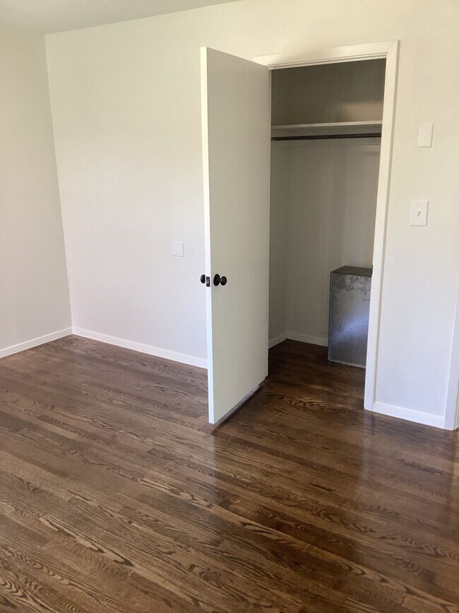 Building Photo - 2 Bedrooms / 1 Bath Brick home Johnson Cit...