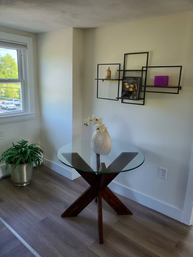 Kitchen dining nook - 149 High St