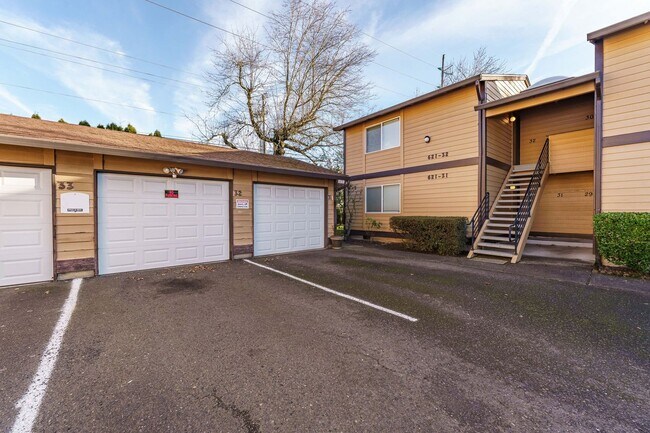 Building Photo - Updated 1 Bed / 1 Bath Upper-Level Condo with Balcony, Garage & A/C — Gated Community!