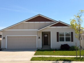 Building Photo - 1436 N Minam Loop