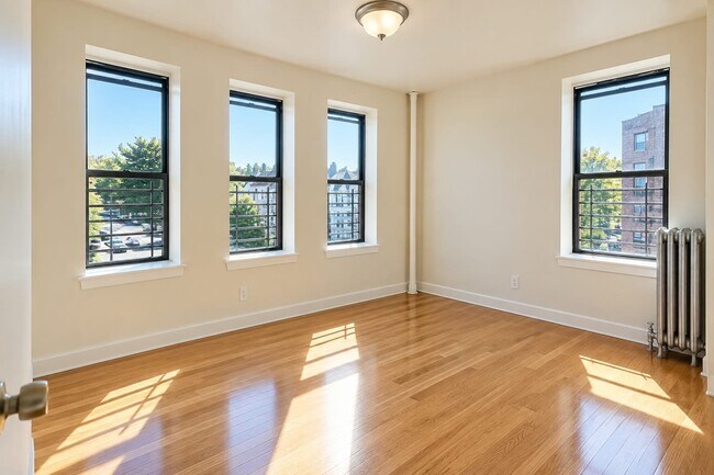 Foto del edificio - 290 Hawthorne Ave