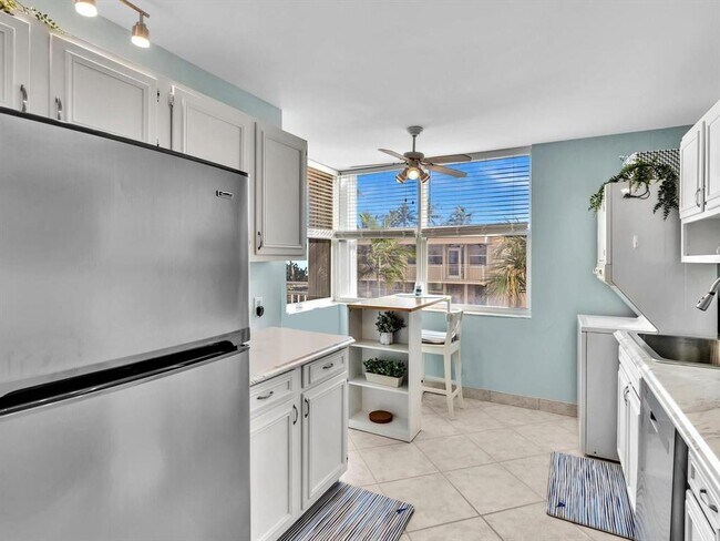 Building Photo - 5200 N Ocean Blvd