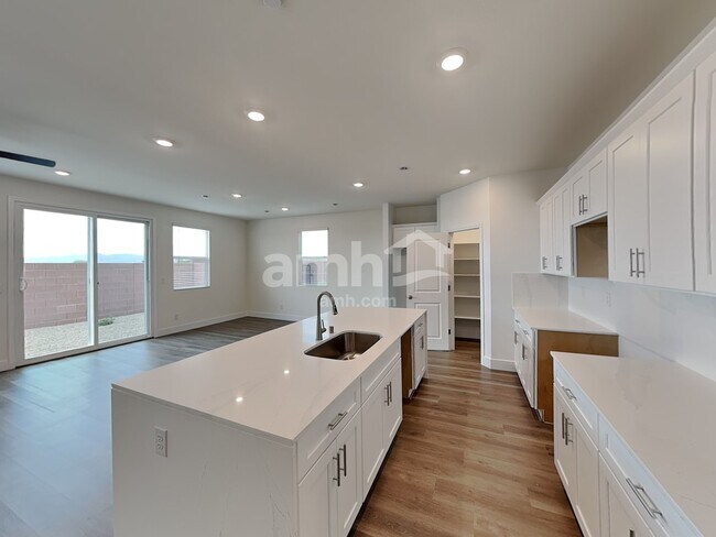 Foto del edificio - 10140 Mountain Crest St